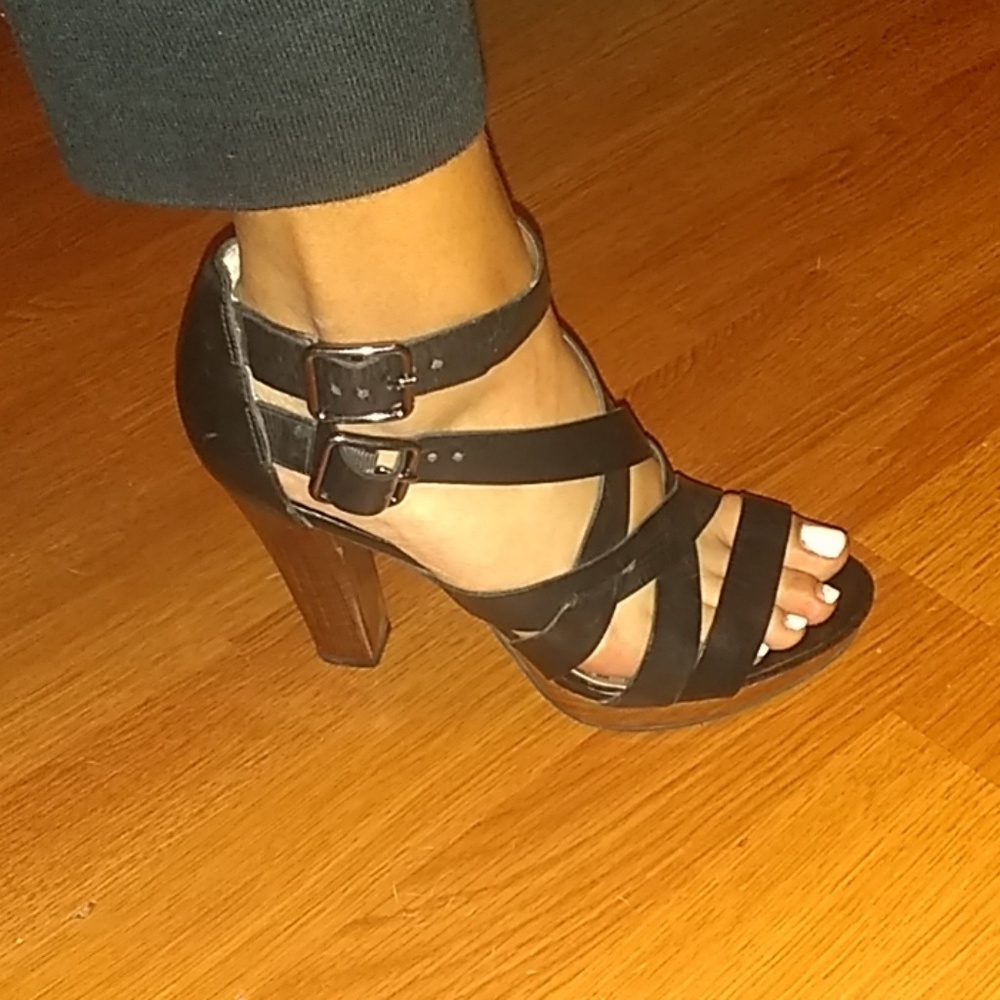 Shoes - Picture 5 of 8
